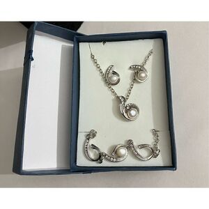 Fashion Jewelry Gift Set - Necklace, Bracelet & Earrings/ Brand New